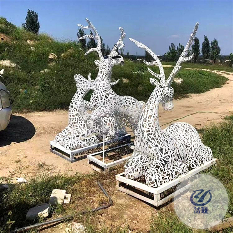 大型不锈钢雕塑定制地产景观月亮户外园林抽象鹿白钢异形镜面摆件